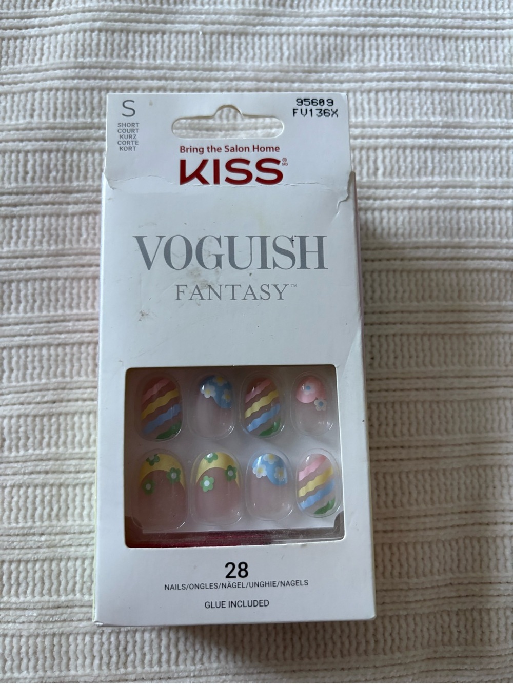 Kiss VogUish Fantasy Press-On Nails – Pastel Rainbow & Floral Set